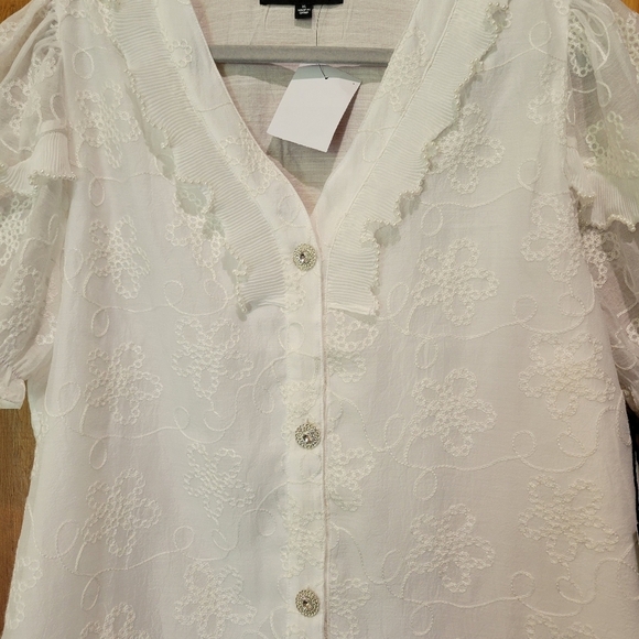 Women's White Lace Top - Picture 2 of 16